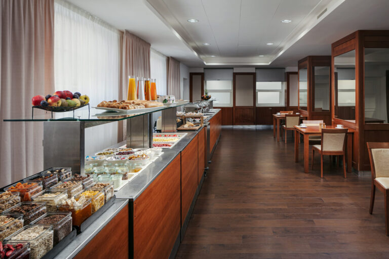 23-52-Harvey_Breakfast