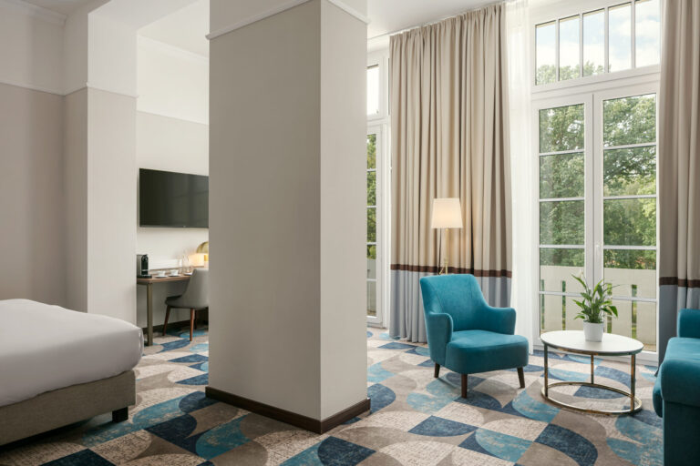 26-30-Harvey_Junior_Suite_Park_View_01